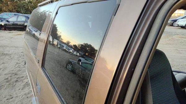 1992-1999 Chevy Suburban Passenger Right Rear Side Window Door Glass Oem Back — photo 3