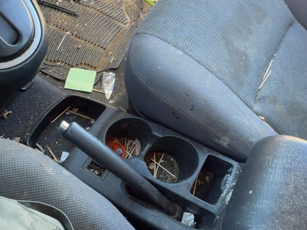 2003-2008 Toyota Matrix Xr Center Console Assembly Oem Arm Rest Fold Down — photo 4