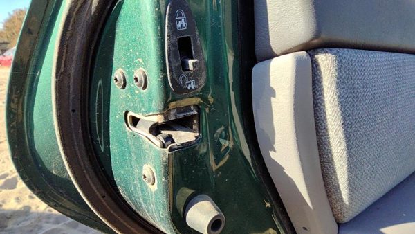 2000-2007 Ford Taurus Driver Left Rear Door Latch With Rods/Cables Oem Back — photo 2