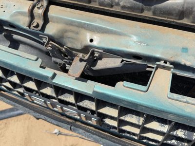 1991-1997 Isuzu Rodeo Hood Latch Assembly With Bracket Oem 4498184