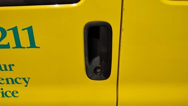 2002 Chevy Express 3500 Outside Door Handle LH Van 2500 Yellow — photo 3