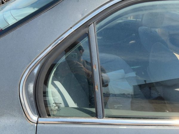 96-00 Civic Passenger Right Rear Vent Window Back Door Glass With Frame Oem — photo 3