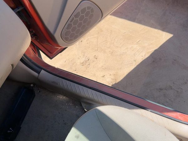2005-2007 Ford Escape Passenger Right Front Lower Sill Step Plate Tan AH OEM — photo 1