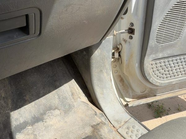 1999-2007 Ford F350 Passenger Right Lower Kick Trim Panel Oem Gray — photo 2