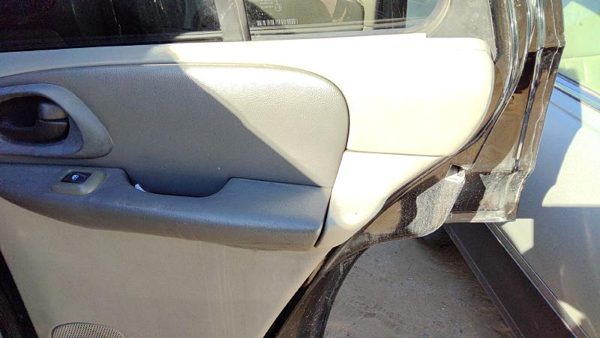 02-04 Trail Blazer Passenger Right Rear Door Trim Panel With Switches Back Gray — photo 2