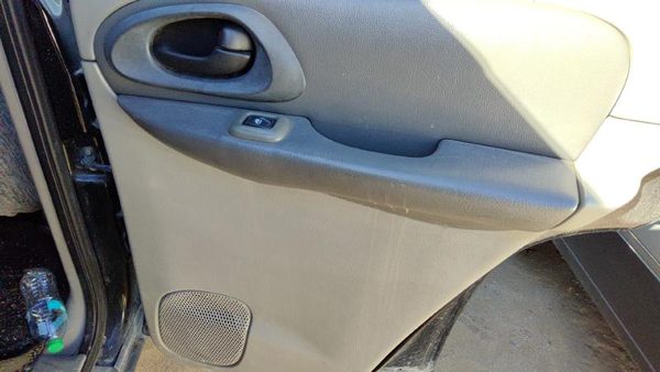 02-04 Trail Blazer Passenger Right Rear Door Trim Panel With Switches Back Gray — photo 5