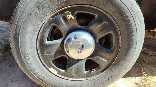 2005 Ford Explorer Wheel 2 — photo 1