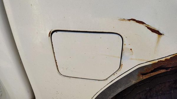 2004-2015 Nissan Titan Fuel Tank Door With Hinge Gas Lid Oem Filler Q10 White — photo 1
