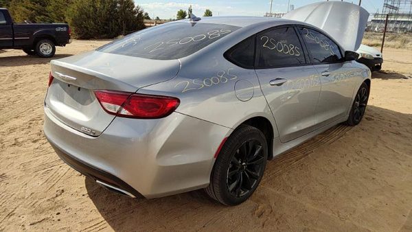2015 Chrysler 200 — vehicle photo 7