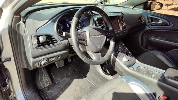 2015 Chrysler 200 — vehicle photo 4