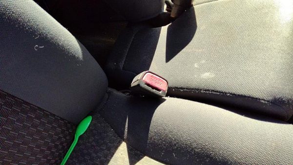 06-11 Gmc Canyon Passenger Right Front Seat Belt Buckle Receiver Dark Pewter 19J — photo 3
