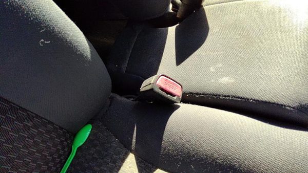 06-11 Gmc Canyon Passenger Right Front Seat Belt Buckle Receiver Dark Pewter 19J — photo 2