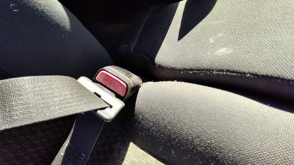 06-11 Gmc Canyon Passenger Right Front Seat Belt Buckle Receiver Dark Pewter 19J — photo 4