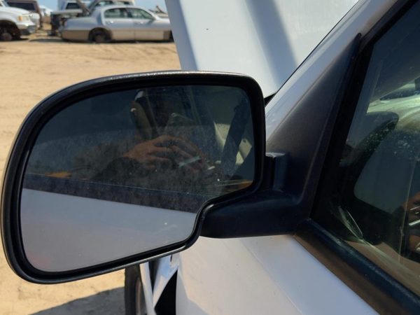 2003-2007 Chevy Silverado 2500 Driver Left Power Side Mirror Door Mounted Oem — photo 3