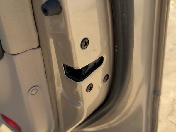 2001-2003 Hyundai Elantra Passenger Right Front Door Latch With Rods/Cables Oem — photo 3