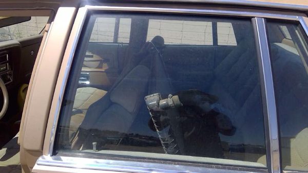 1985 Oldsmobile Delta 88 Rear Door Glass/window LH Olds Driver Left Side Window — photo 3
