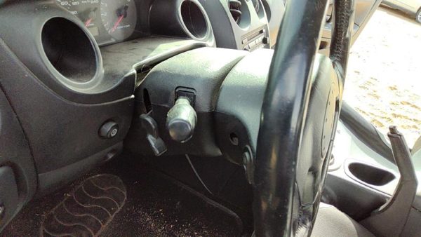 2004 Mitsubishi Eclipse Steering Column Key — photo 2