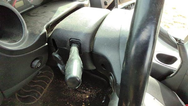 2004 Mitsubishi Eclipse Steering Column Key — photo 4