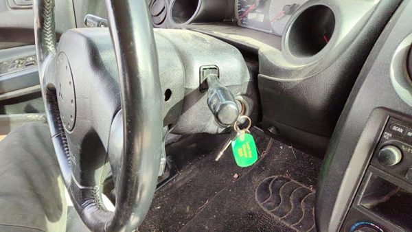 2004 Mitsubishi Eclipse Steering Column Key — photo 5