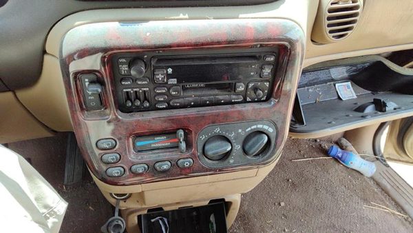 99-00 Town & Country Temperature Control Module In Dash Heater Ac Head Unit Oem — photo 1