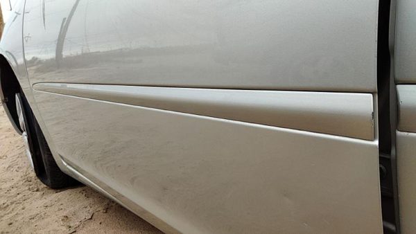 02-06 Camry Driver Left Front Moulding From Door Trim 1C8 Lunar Mist Metallic — photo 2