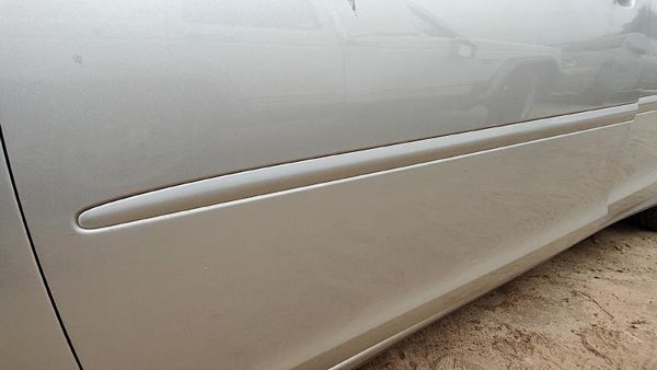 02-06 Camry Driver Left Front Moulding From Door Trim 1C8 Lunar Mist Metallic — photo 3