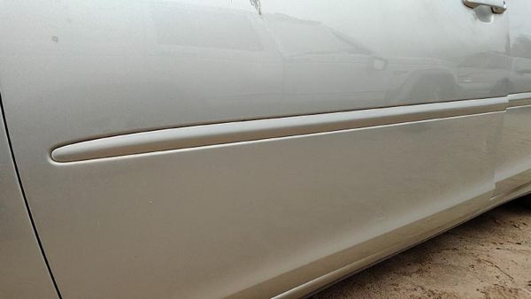 02-06 Camry Driver Left Front Moulding From Door Trim 1C8 Lunar Mist Metallic — photo 4