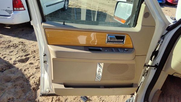07-10 Lincoln Navigator Driver Left Front Door Trim Panel With Master Switch Tan — photo 1