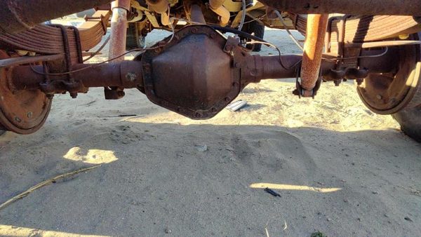 1983 Chevy Pickup 30 Rear Axle Assy. 4X4 40 Sp Cntr 51 Bp-bp — photo 4