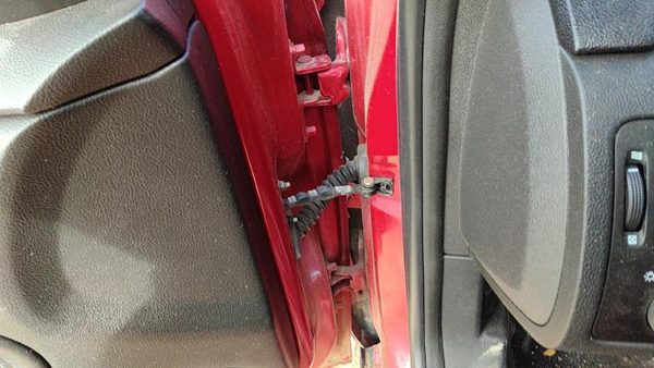 2007 Buick Lucerne Front Door Latch LH — photo 3