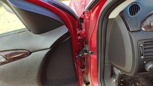 2007 Buick Lucerne Front Door Latch LH — photo 1