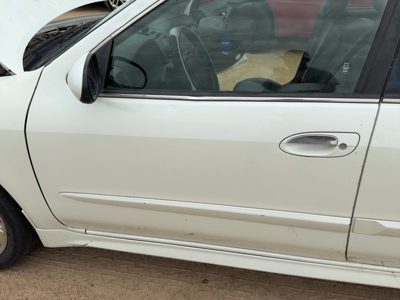 2000 INFINITI I30 Front Door LH White