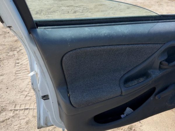 1999-2002 Chevy Cavalier Driver Left Front Door Trim Panel Manual Graphite 12C — photo 3