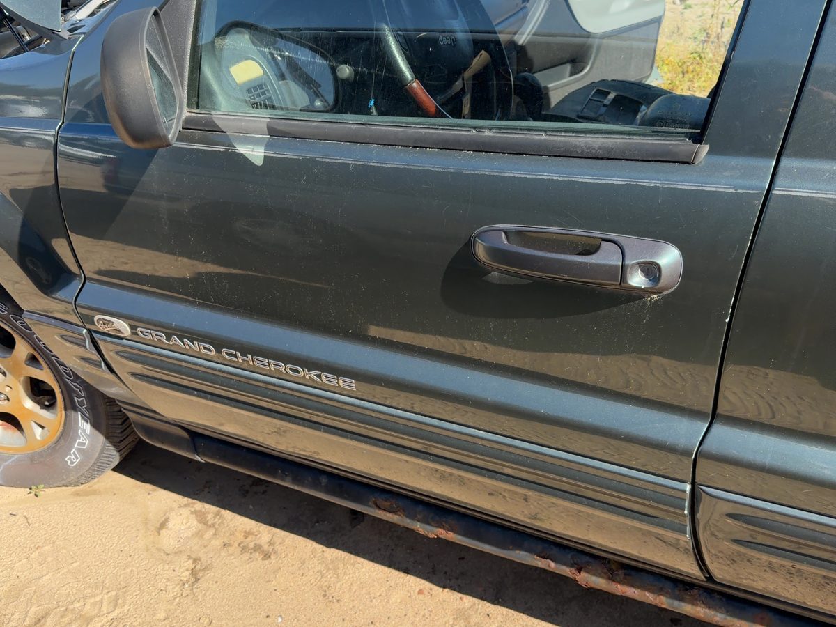 2002 Jeep Grand Cherokee Front Door