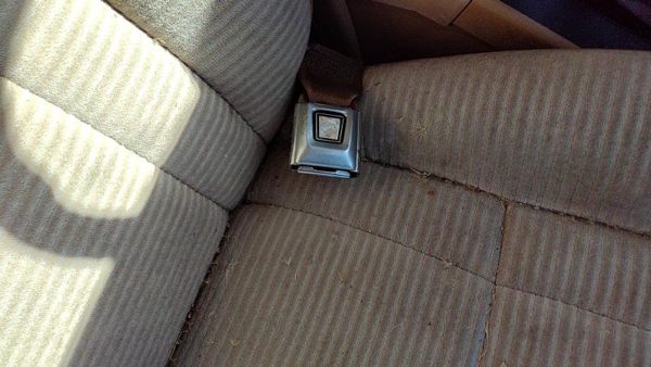 1984-1987 Ford Tempo Passenger Right Front Seat Belt Buckle Receiver Oem Tan — photo 1