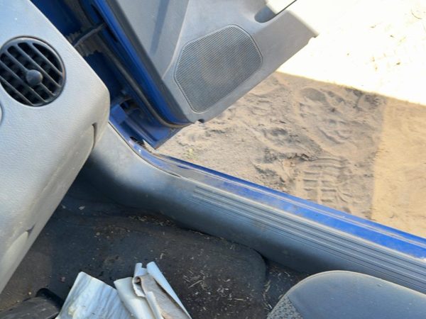2004 Chevy Aveo Passenger Right Lower Sill Step Moulding Trim Panel Oem Gray 82C — photo 3