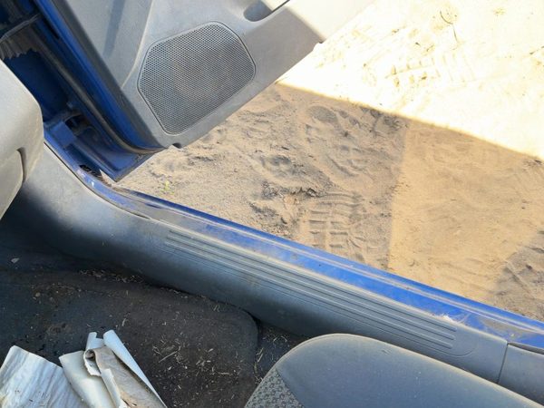 2004 Chevy Aveo Passenger Right Lower Sill Step Moulding Trim Panel Oem Gray 82C — photo 4