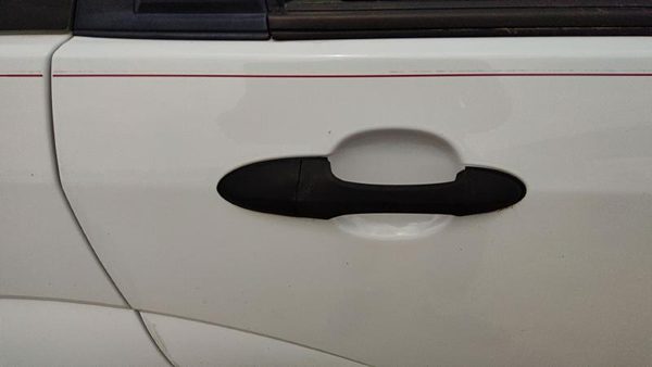 2000 Ford Focus Outside Door Handle RH Station Wagon White Yz — photo 4