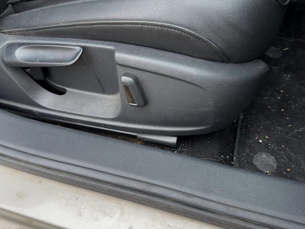 11-14 Vw Jetta Passenger Right Side Power Seat Switch With Trim Panel Oem Black — photo 2