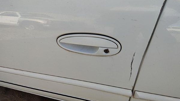 1997-2004 Buick Regal Driver Left Front Outside Door Handle Oem White 16U — photo 1