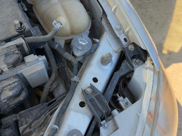 05-10 Chevy Cobalt Windshield Washer Fluid Reservoir With Pump Oem Wiper Tank — photo 1