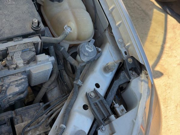 05-10 Chevy Cobalt Windshield Washer Fluid Reservoir With Pump Oem Wiper Tank — photo 3