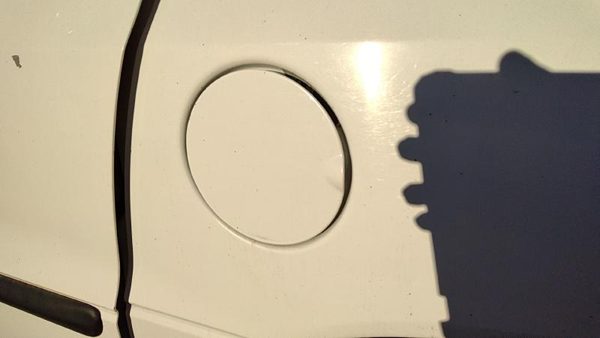 2004-2007 Ford Freestar Fuel Tank Door With Hinge Gas Lid Oem Filler Wt White — photo 1