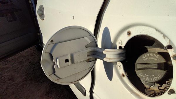 2004-2007 Ford Freestar Fuel Tank Door With Hinge Gas Lid Oem Filler Wt White — photo 5