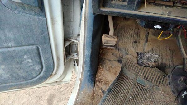 88-94 Chevy Silverado 1500 Driver Left Lower Kick Trim Panel Oem Blue — photo 2