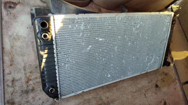 1994 Suburban 1500 Radiator 5.7L Auto Trans — photo 2