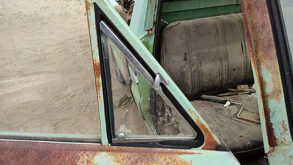 72-82 Courier Passenger Right Front Vent Window Small Door Glass With Frame Oem — photo 3