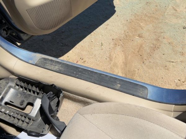 2005 Toyota Prius Passenger Right Lower Sill Step Moulding Trim Panel Oem Tan 08 — photo 2