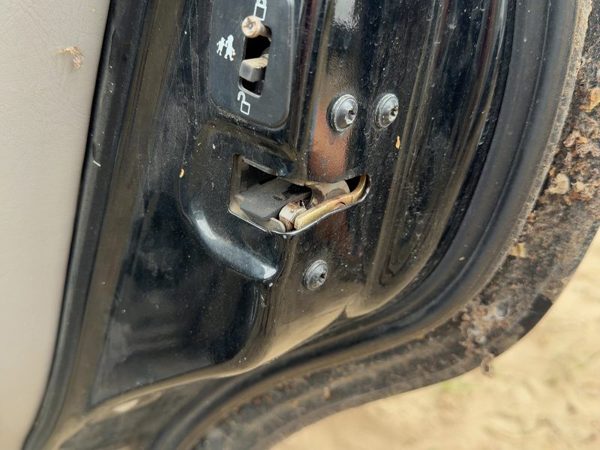 97-01 Ford Expedition Passenger Right Rear Door Latch With Rods/Cables Oem Back — photo 3