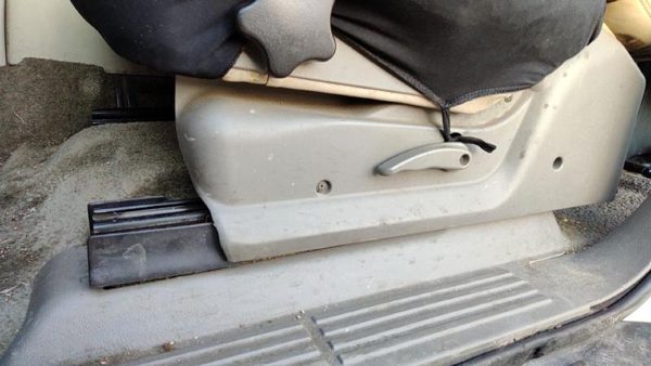 2001 Chevy Suburban Driver Left Side Seat Trim Panel Oem 922 Light Gray — photo 2